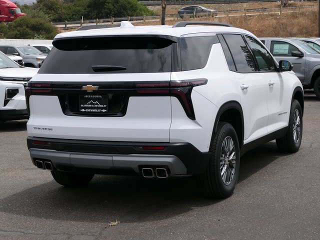 2025 Chevrolet Traverse photo 2