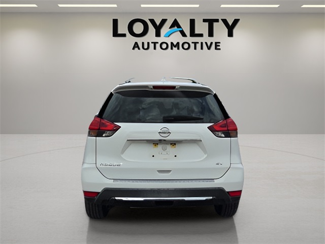 2017 Nissan Rogue SV photo 4