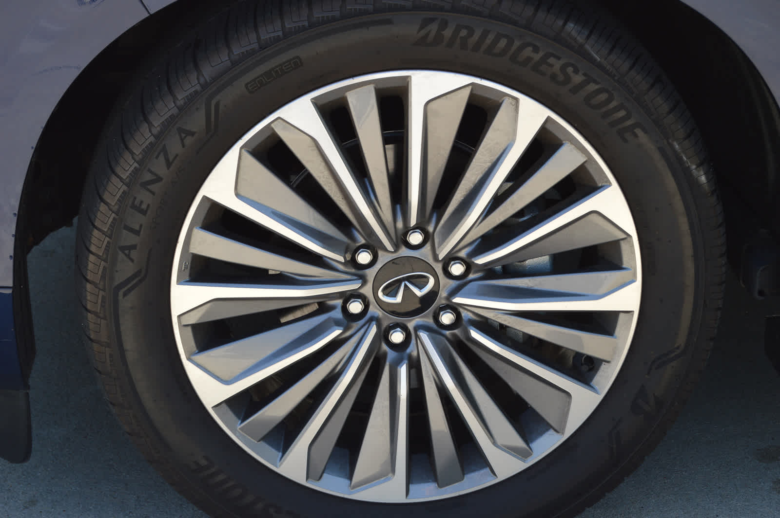 2025 Infiniti QX80 Luxe photo 9