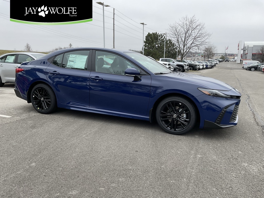 2026 Toyota Camry SE's photo