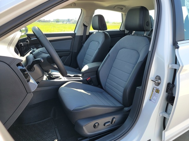 2025 Volkswagen Jetta 1.5T SE photo 2