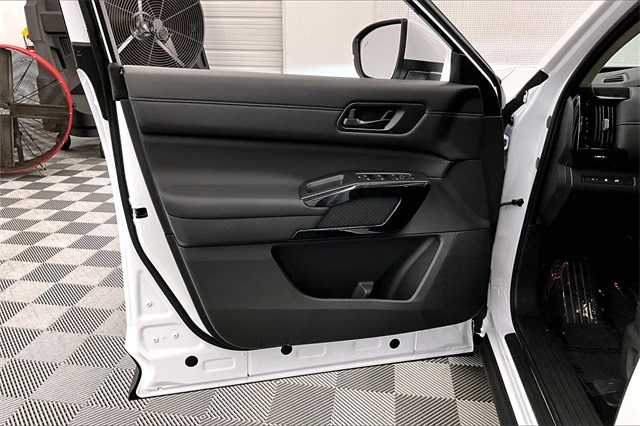 2025 Nissan Pathfinder SV photo 28