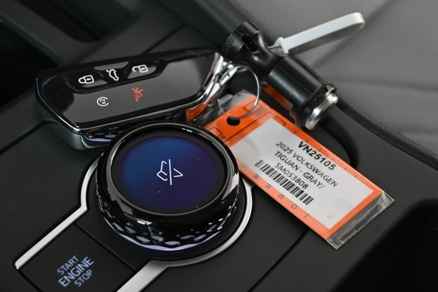 2025 Volkswagen Tiguan SE photo 15