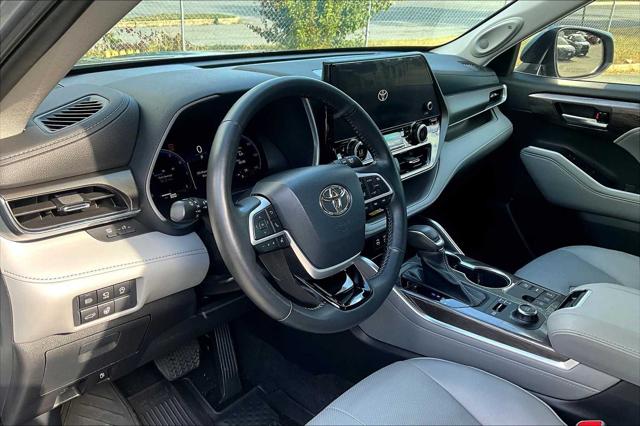 2023 Toyota Highlander Limited photo 17