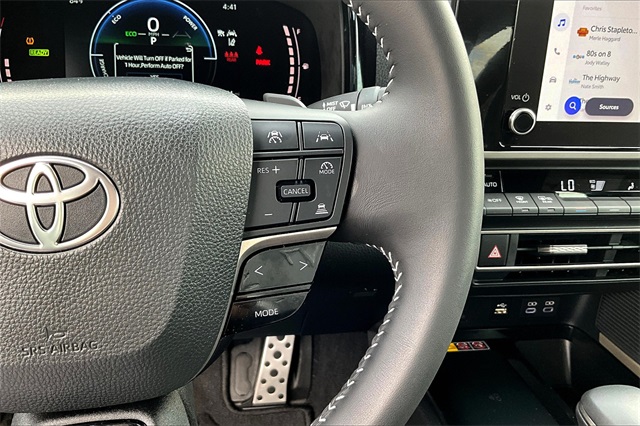 2025 Toyota Camry SE photo 19