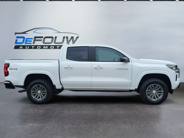 2024 Chevrolet Colorado LT photo 2