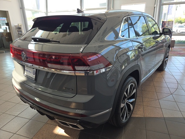 2025 Volkswagen Atlas Cross Sport SEL Premium R-Line photo 8