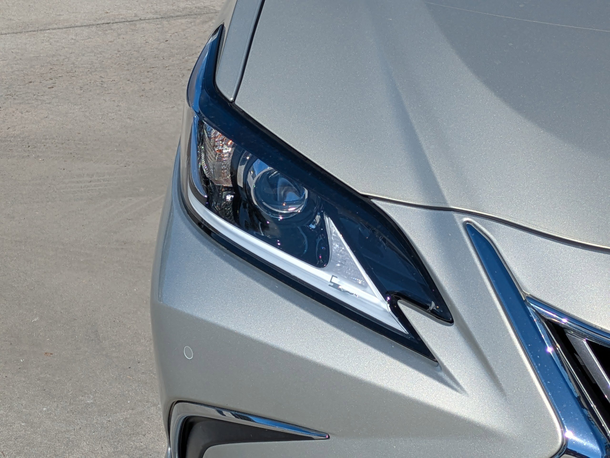 2021 Lexus ES 300h photo 7