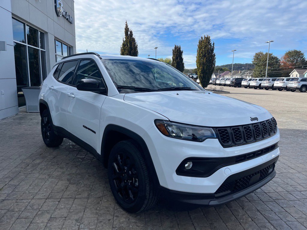 2026 Jeep Compass Latitude Altitude photo 2