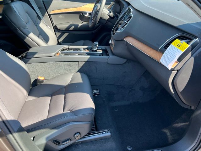 2025 Volvo XC90 T8 Core photo 28