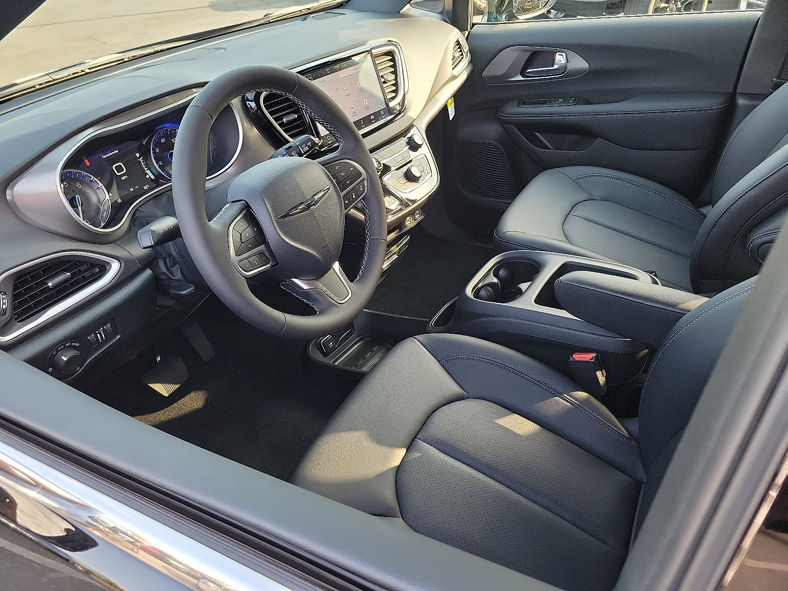 2025 Chrysler Voyager LX photo 3