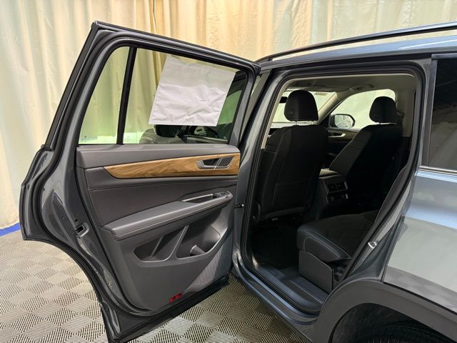 2025 Volkswagen Atlas SE photo 24
