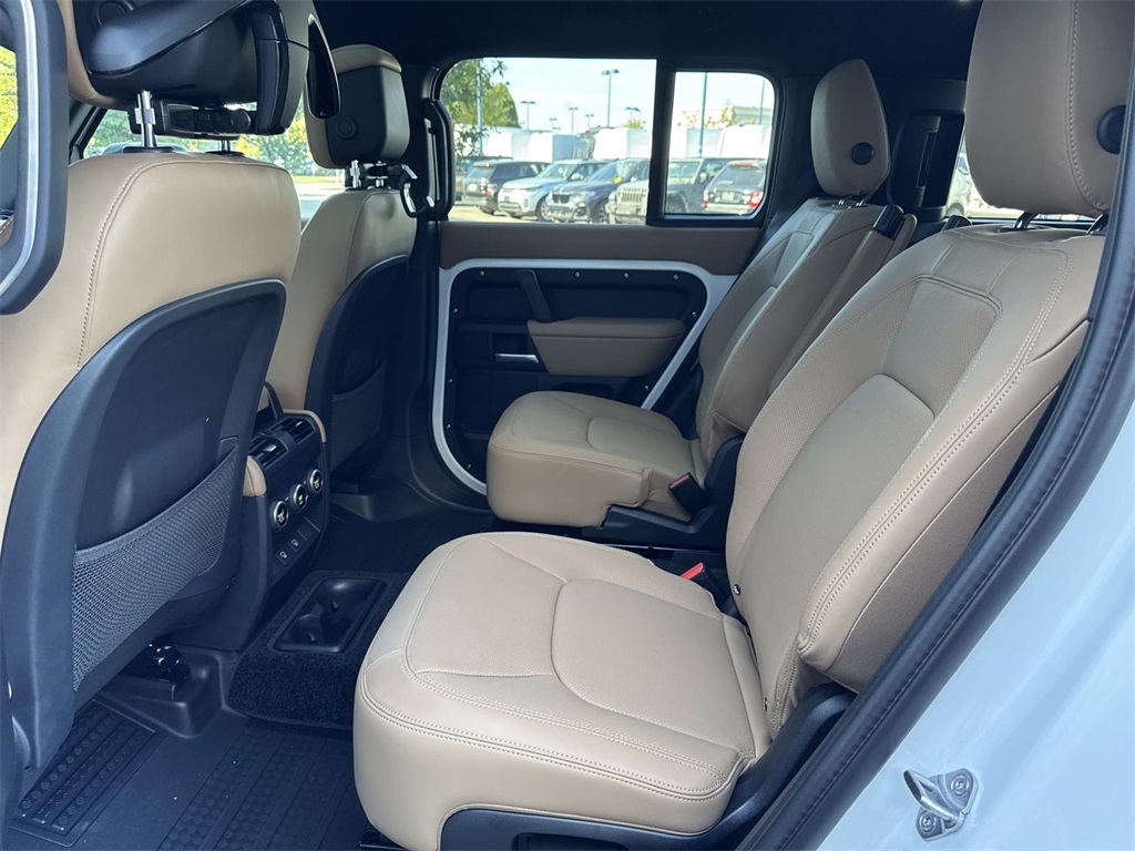 2025 Land Rover Defender 130 S photo 12