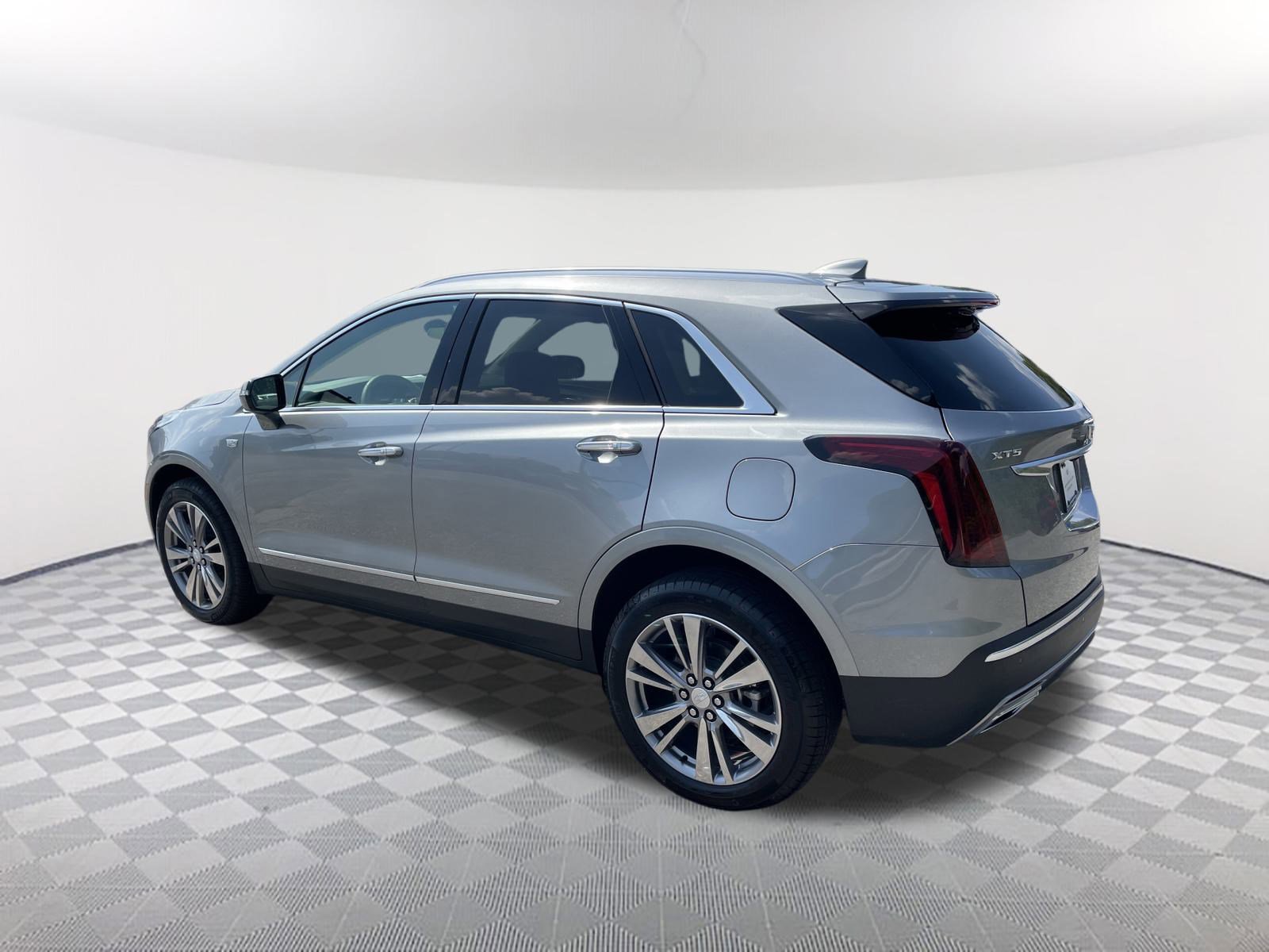 2025 Cadillac XT5 Premium Luxury photo 3