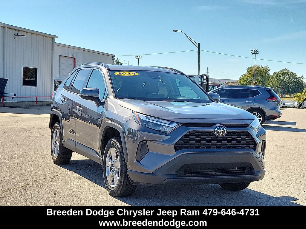 2024 Toyota RAV4 XLE's photo
