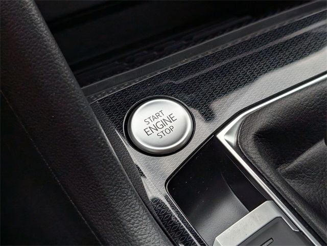 2025 Volkswagen Taos SE photo 11