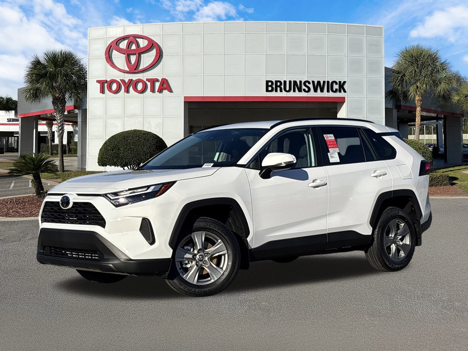 2025 Toyota RAV4 XLE's photo