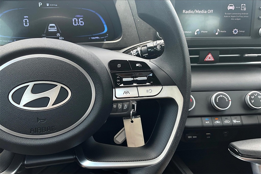 2024 Hyundai Elantra SE photo 19