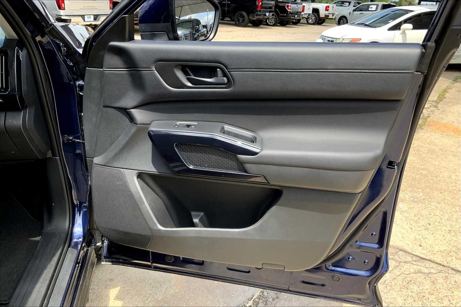 2025 Nissan Pathfinder SV photo 19
