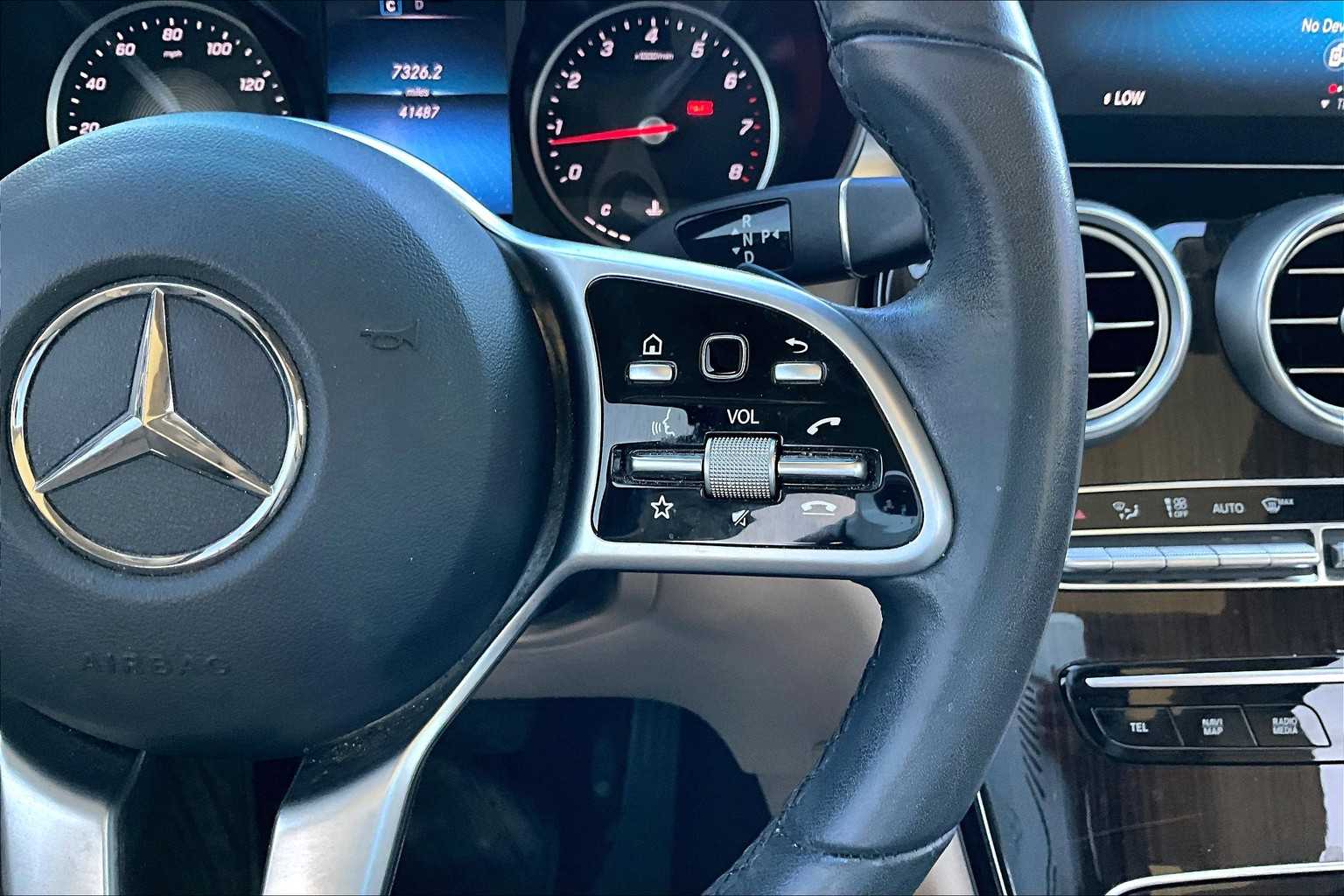 2022 Mercedes Benz GLC 300 photo 23