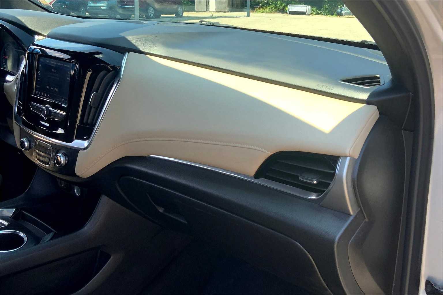 2022 Chevrolet Traverse L photo 16