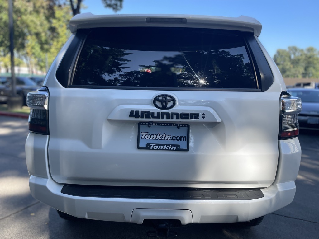 2022 Toyota 4Runner SR5 photo 8