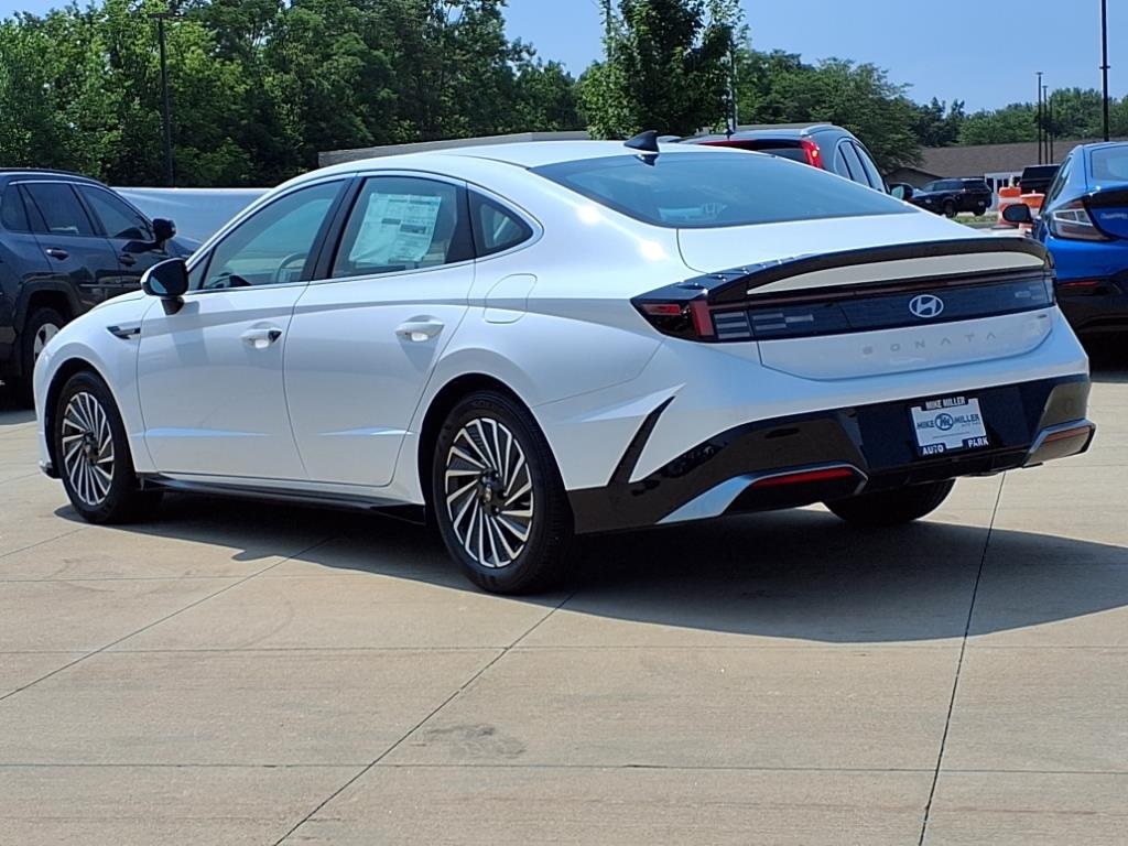 2025 Hyundai Sonata Hybrid SEL photo 3