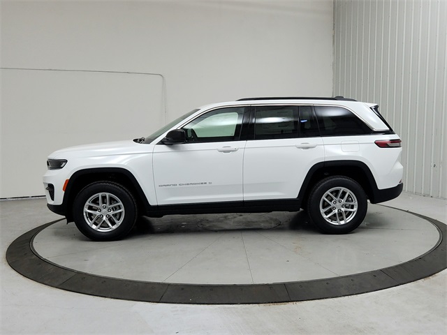 2025 Jeep Grand Cherokee Laredo X photo 2