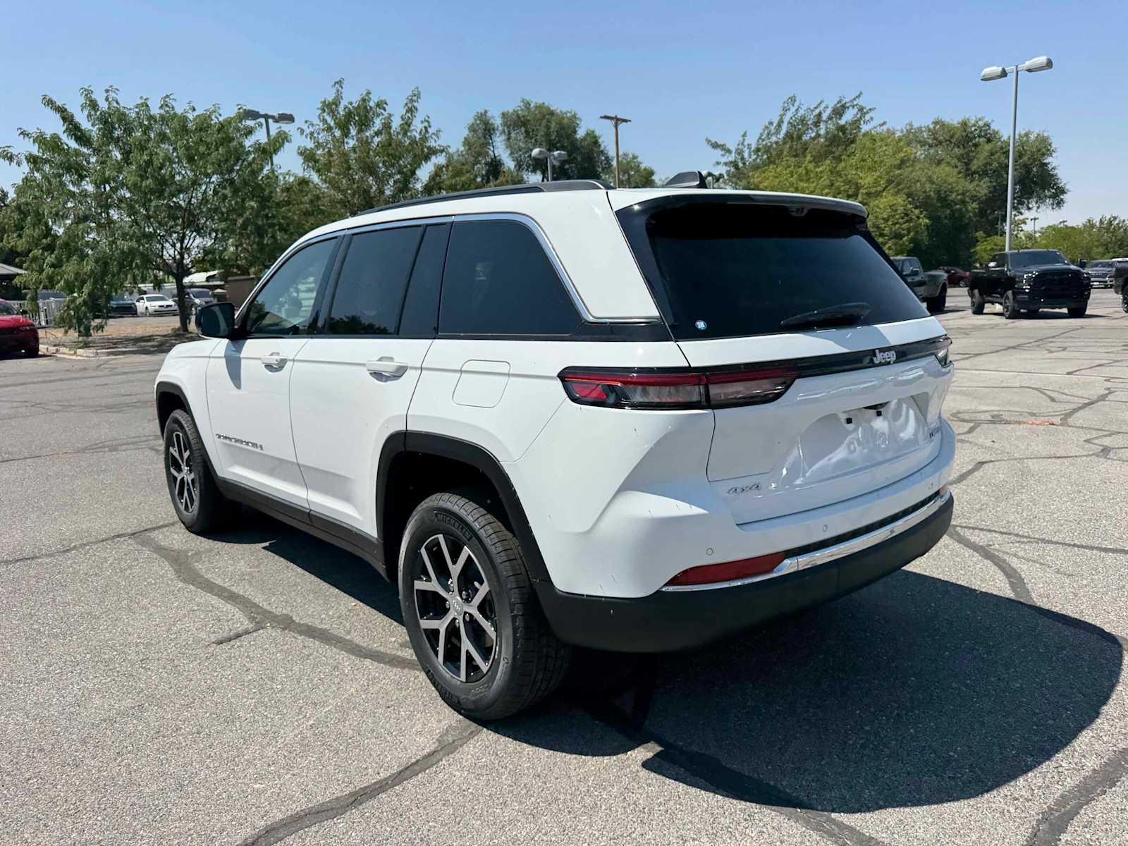 2025 Jeep Grand Cherokee Limited photo 2