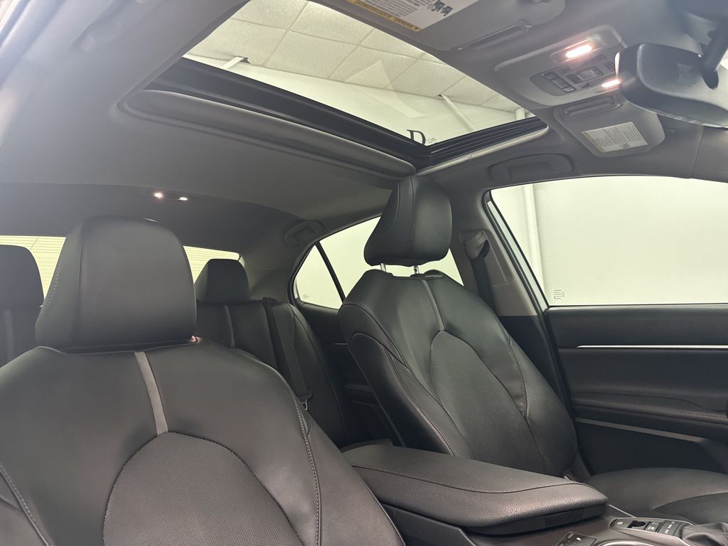 2022 Toyota Camry Hybrid XSE photo 23
