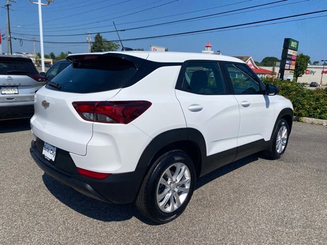 2023 Chevrolet Trailblazer LS photo 2