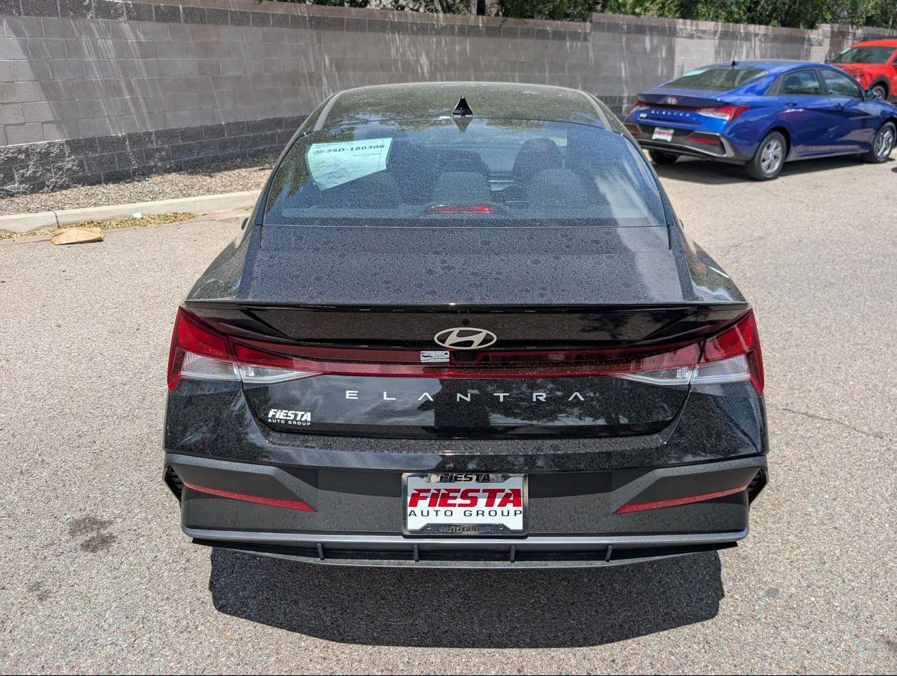 2025 Hyundai Elantra SEL Sport photo 3
