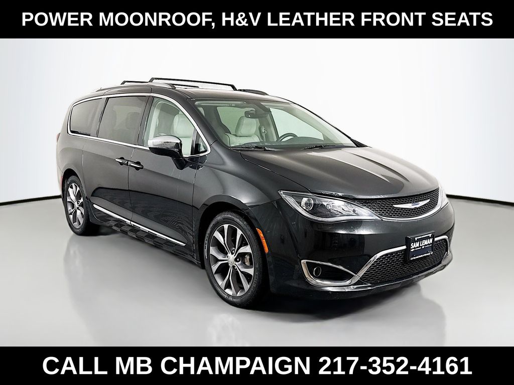 2017 Chrysler Pacifica Limited's photo