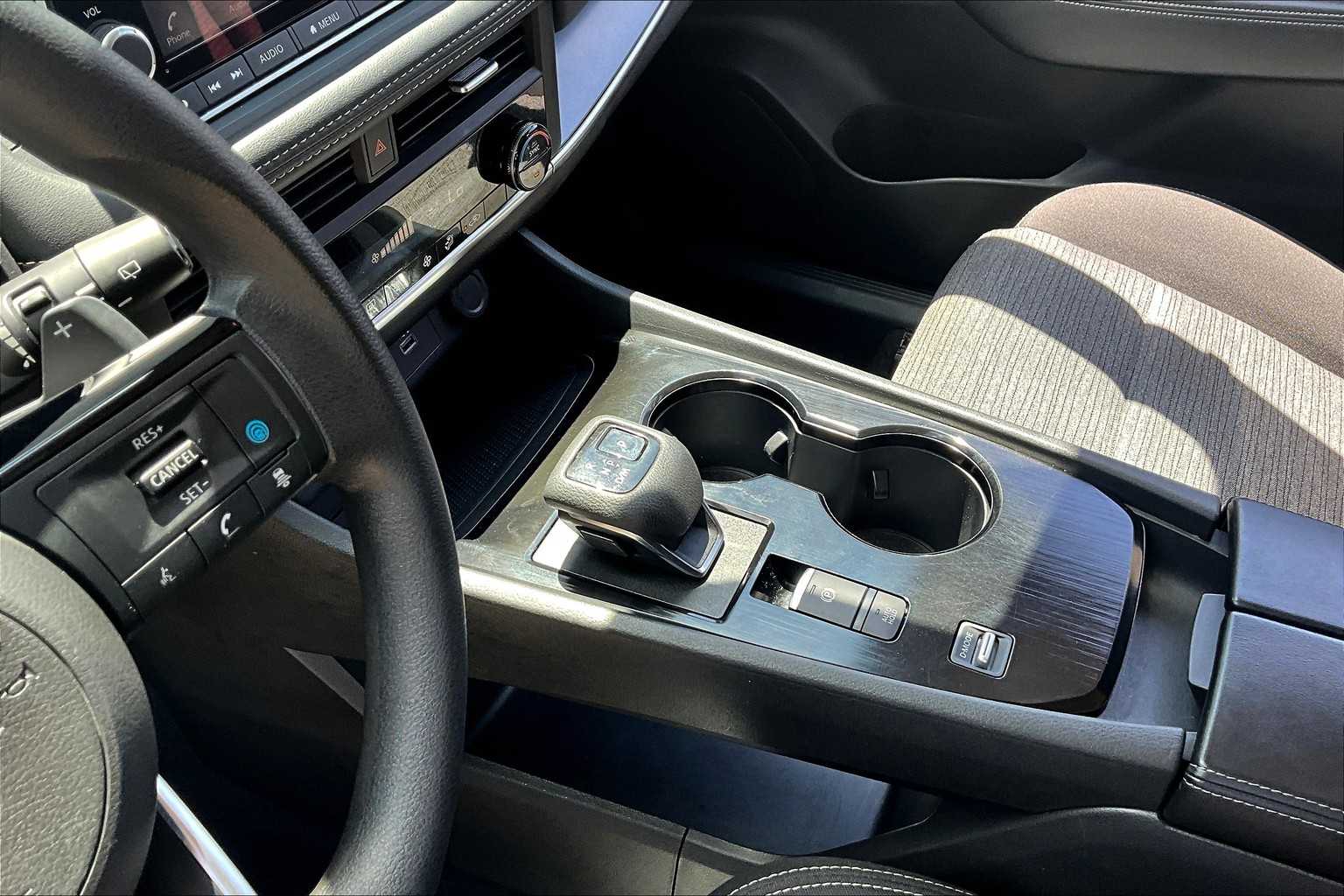 2023 Nissan Rogue SV photo 14