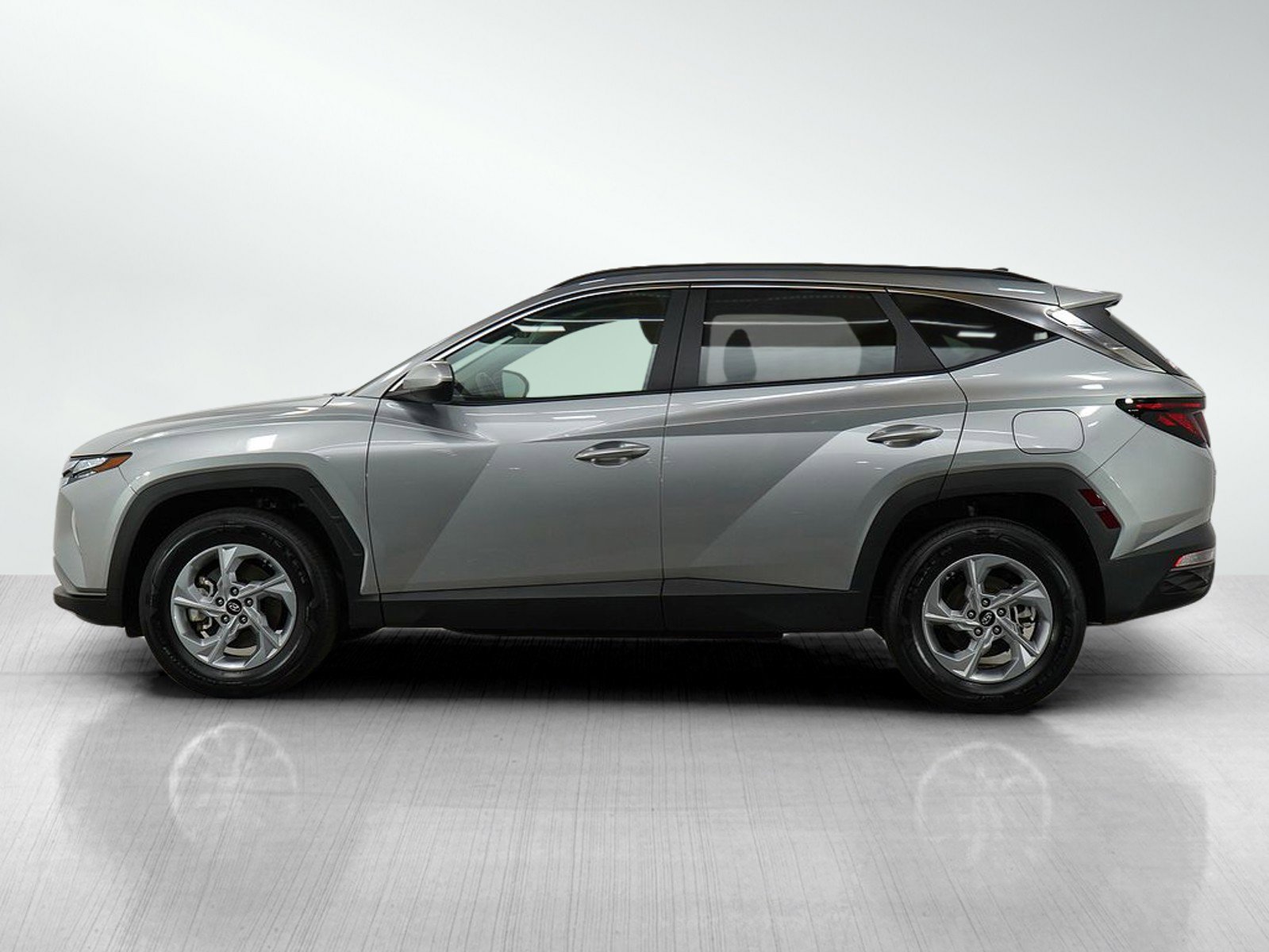 Used 2024 Hyundai Tucson SEL with VIN 5NMJBCDE9RH388283 for sale in Minneapolis, Minnesota
