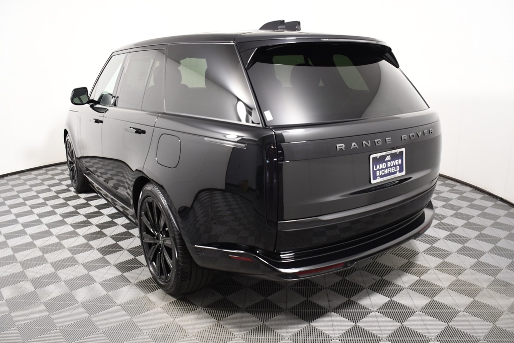 2025 Land Rover Range Rover SE photo 4