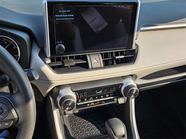 2025 Toyota RAV4 XLE photo 21
