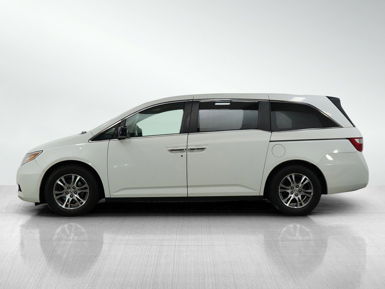 Used 2013 Honda Odyssey EX-L with VIN 5FNRL5H68DB042993 for sale in Minneapolis, Minnesota