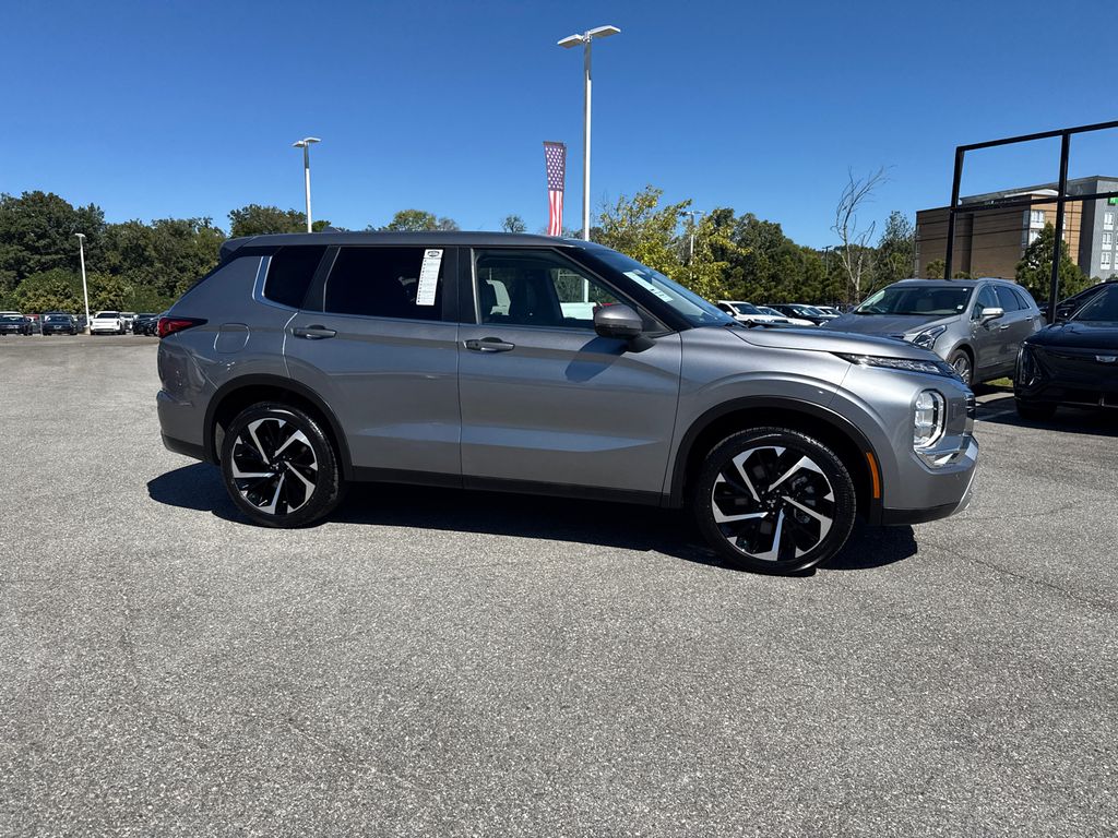 2024 Mitsubishi Outlander SE photo 2