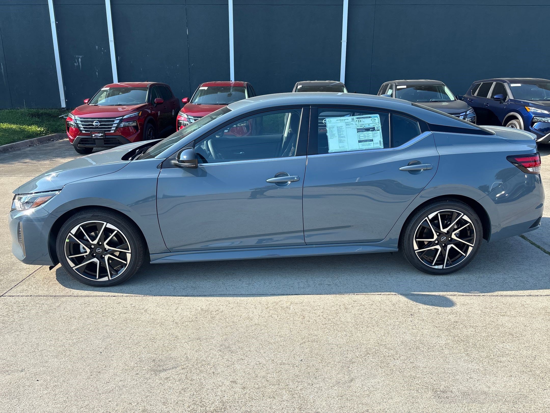 2025 Nissan Sentra SR photo 2