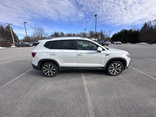 Used 2022 Volkswagen Taos SE with VIN 3VVWX7B2XNM048026 for sale in Mechanicville, NY