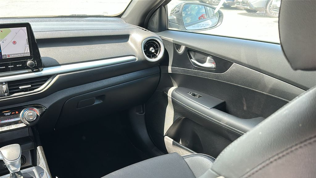 2023 Kia Forte GT-Line photo 24