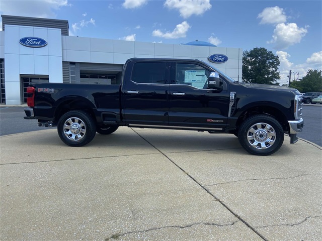 2025 Ford F-250 photo 2
