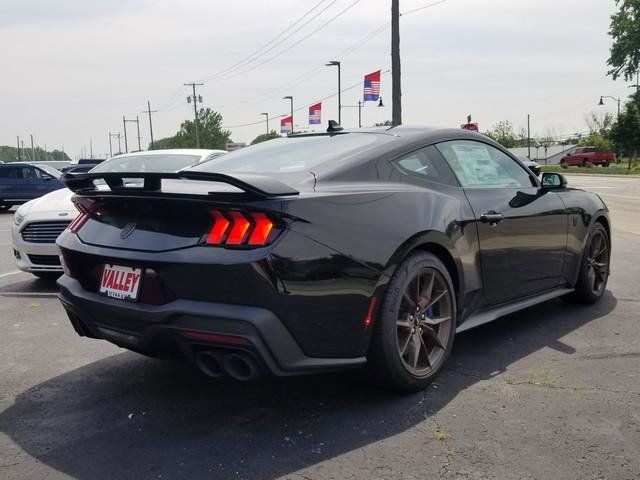 2025 Ford Mustang Dark Horse Premium photo 3