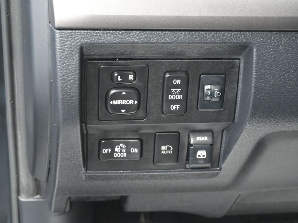 2018 Toyota Tundra SR5 photo 16