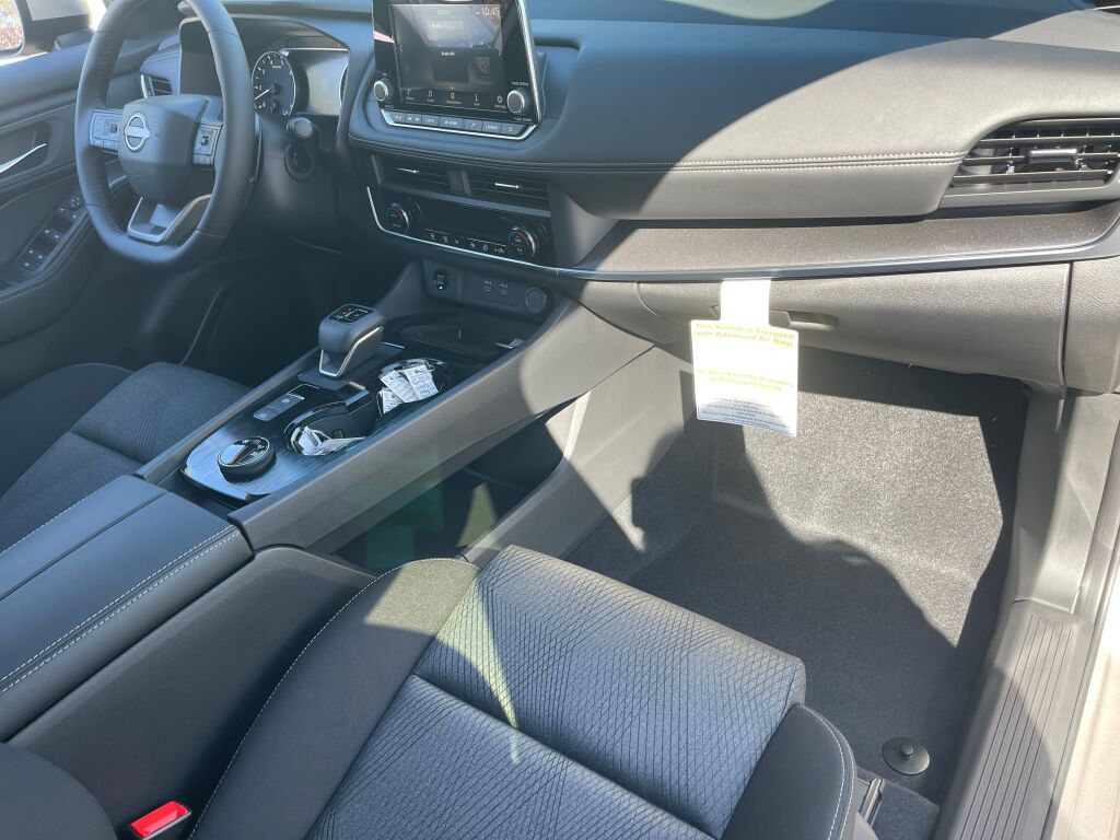 2026 Nissan Rogue SV photo 15