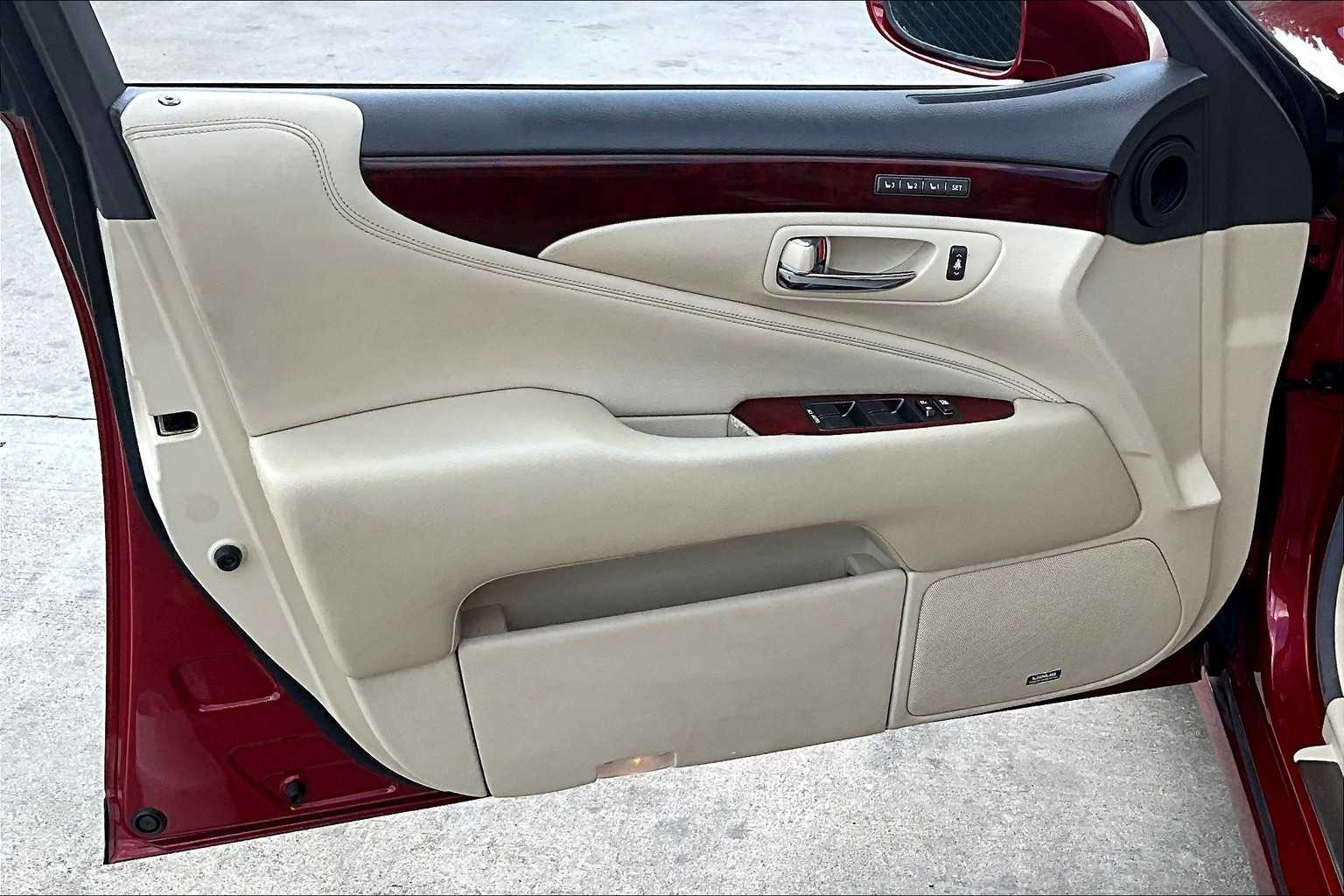 2010 Lexus LS 460 Luxury photo 20