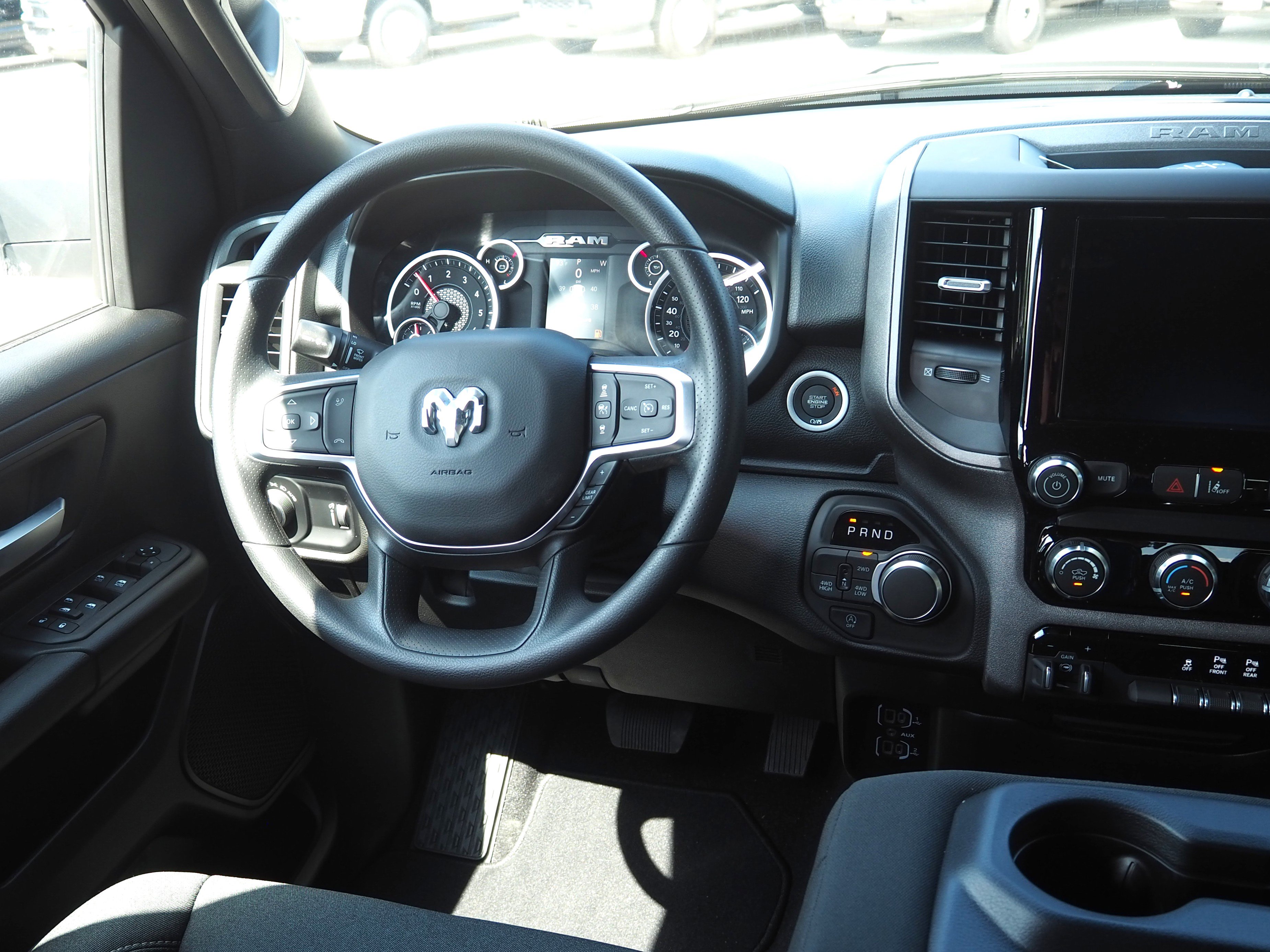 2025 Ram 1500 Tradesman photo 4