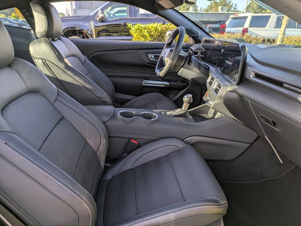 2025 Ford Mustang EcoBoost Premium photo 13