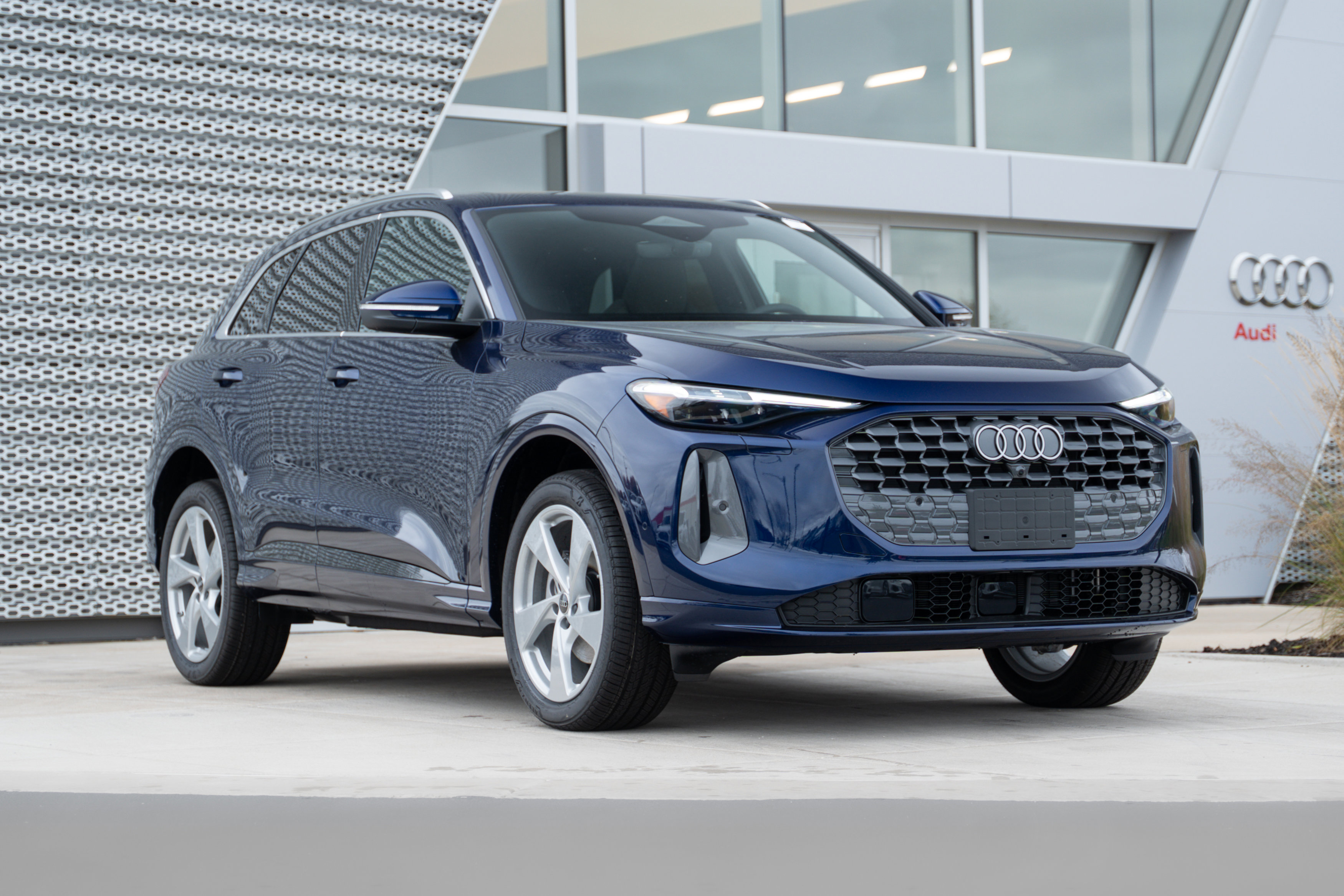 2025 Audi New Q5 Premium Plus's photo